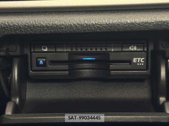 Toyota CROWN SEDAN 2017-10 8561559-15