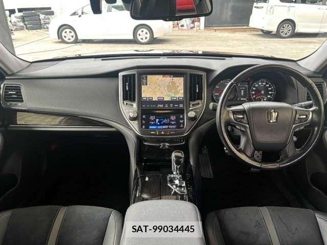Toyota CROWN SEDAN 2017-10 8561559-1