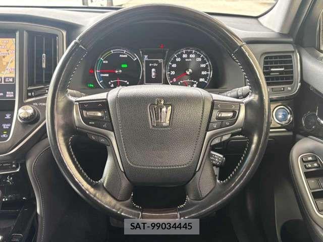 Toyota CROWN SEDAN 2017-10 8561559-2