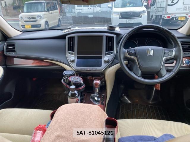 Toyota CROWN SEDAN 2013-11 8561570-11