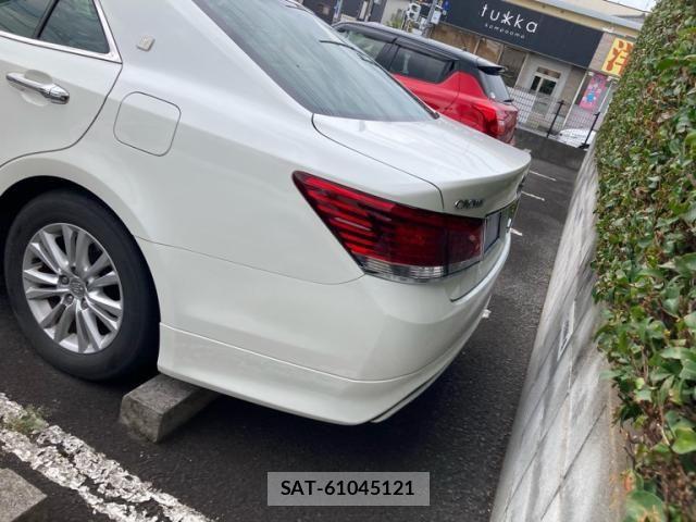 Toyota CROWN SEDAN 2013-11 8561570-3