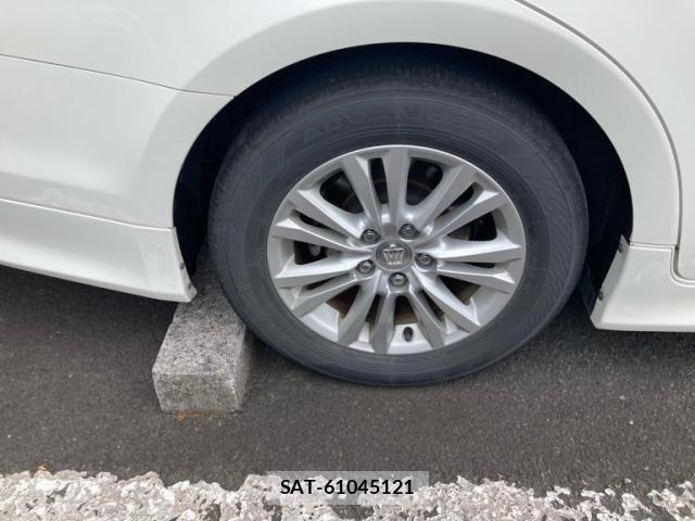 Toyota CROWN SEDAN 2013-11 8561570-6