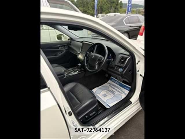 Toyota CROWN SEDAN 2014-03 8626292-7
