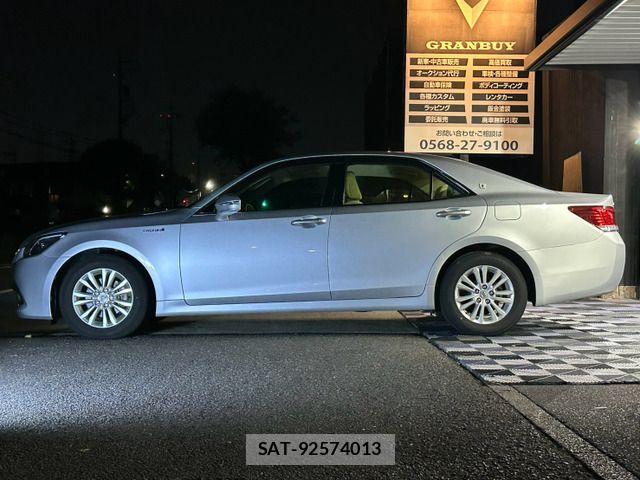 Toyota CROWN SEDAN 2015-09 8626298-12