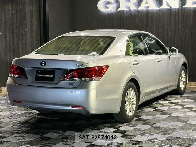 Toyota CROWN SEDAN 2015-09 8626298-13
