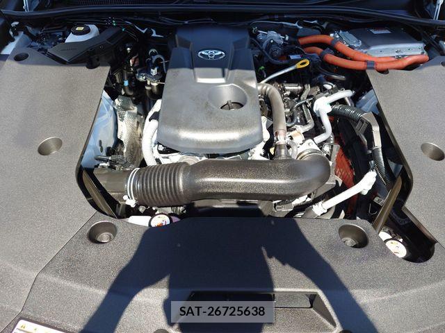 Toyota CROWN SEDAN 2025-11 8626280-26