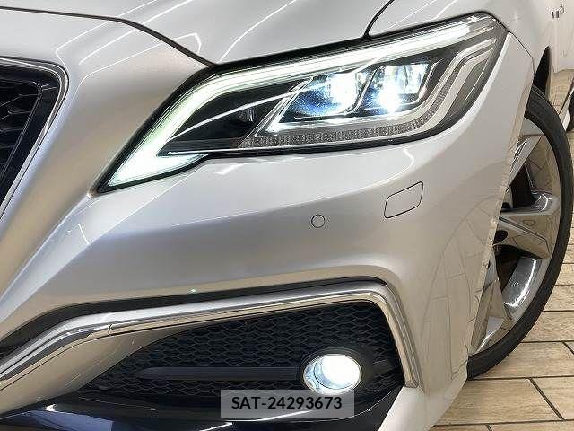 Toyota CROWN SEDAN 2018-08 8626287-19