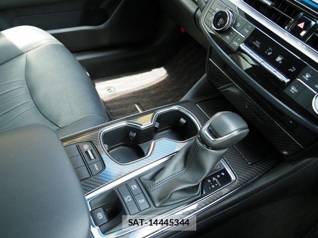 Toyota CROWN SEDAN 2022-03 8665992-27