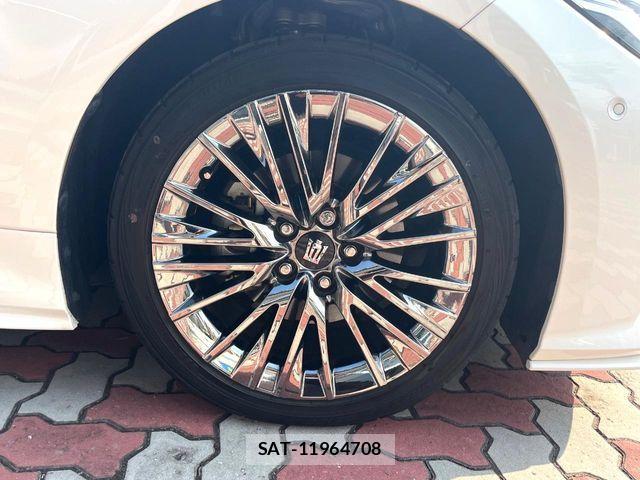 Toyota CROWN SEDAN 2018-07 8658563-12