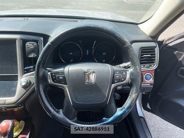Toyota CROWN SEDAN 2014-01 8666008-1