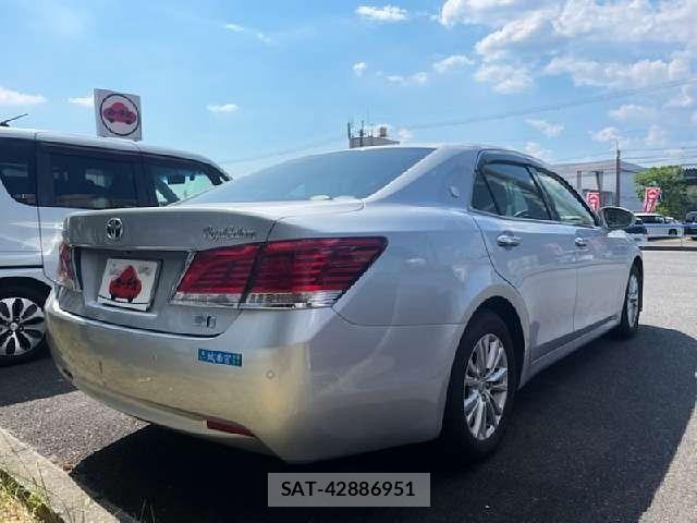 Toyota CROWN SEDAN 2014-01 8666008-2