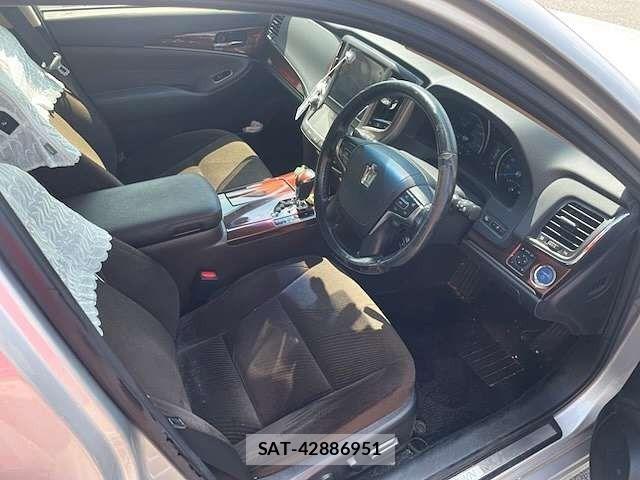 Toyota CROWN SEDAN 2014-01 8666008-4