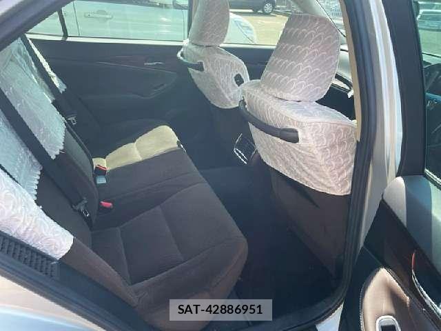 Toyota CROWN SEDAN 2014-01 8666008-5