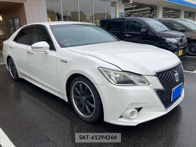 Toyota CROWN SEDAN 2014-09 8666005-1