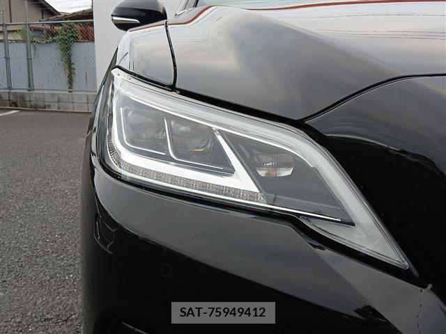 Toyota CROWN SEDAN 2019-06 8658571-11