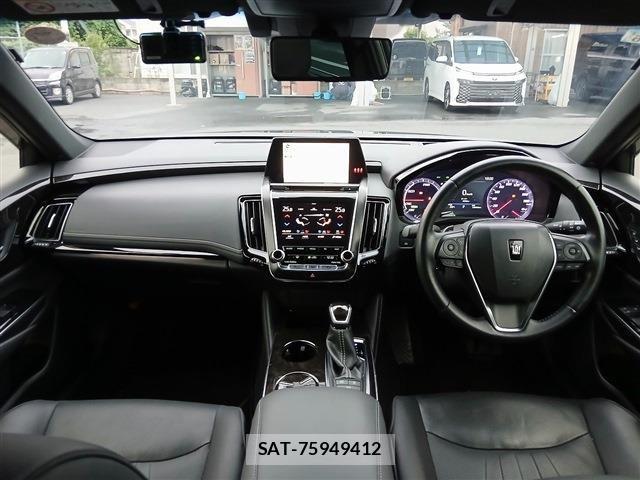 Toyota CROWN SEDAN 2019-06 8658571-16