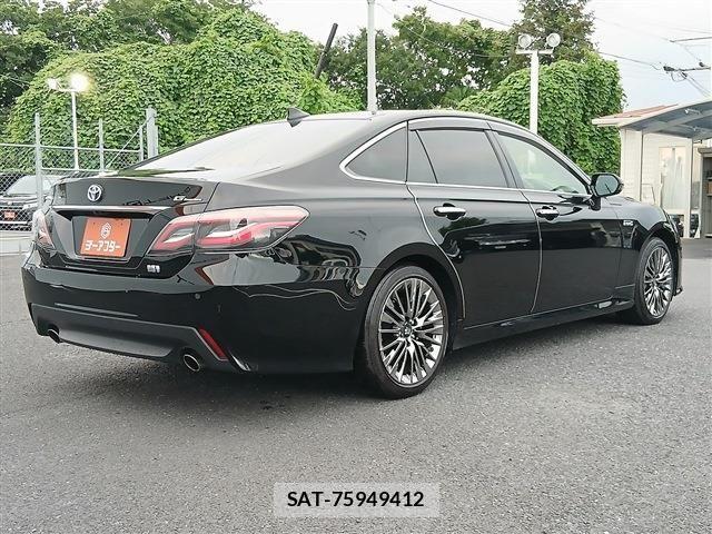 Toyota CROWN SEDAN 2019-06 8658571-21