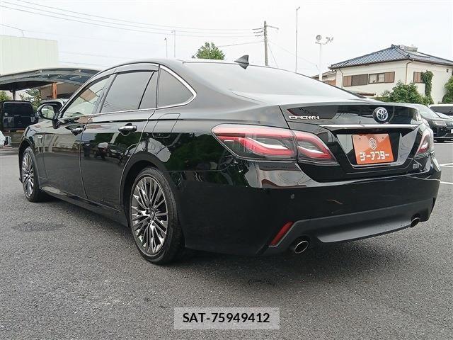 Toyota CROWN SEDAN 2019-06 8658571-22