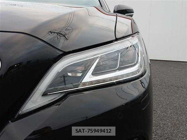 Toyota CROWN SEDAN 2019-06 8658571-26