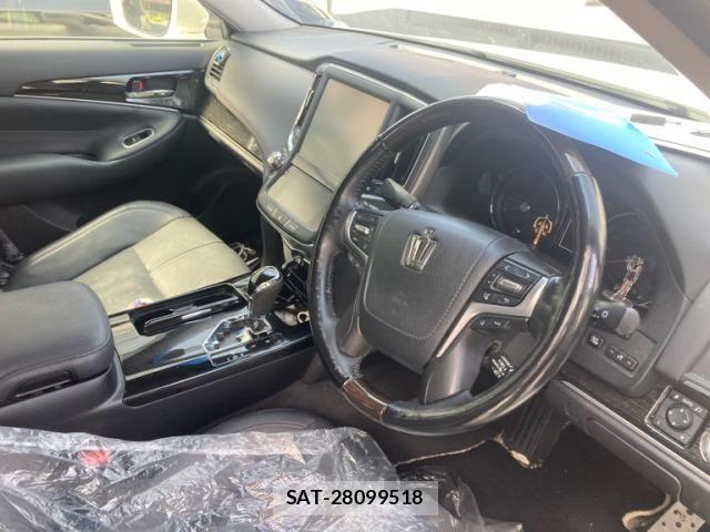 Toyota CROWN SEDAN 2017-11 8658578-17
