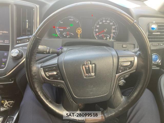 Toyota CROWN SEDAN 2017-11 8658578-18