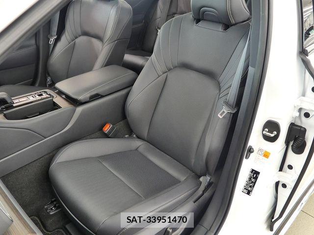 Toyota CROWN SEDAN 2025-06 8658558-16