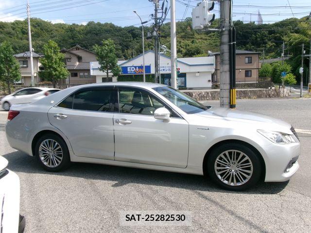 Toyota CROWN SEDAN 2015-05 8666004-10