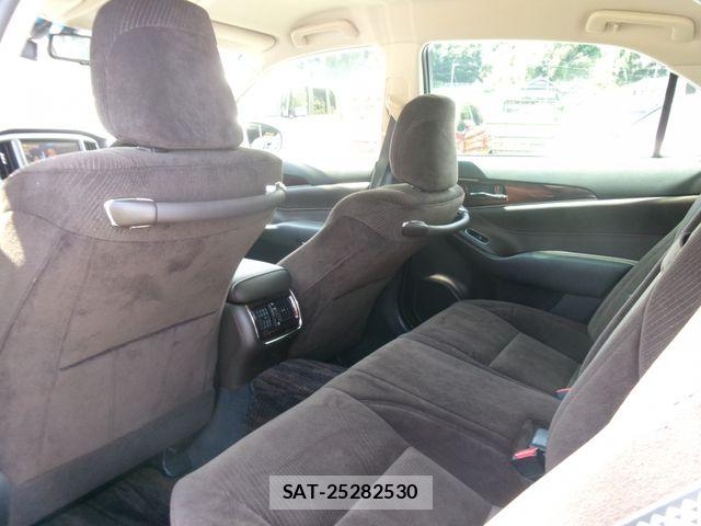 Toyota CROWN SEDAN 2015-05 8666004-18