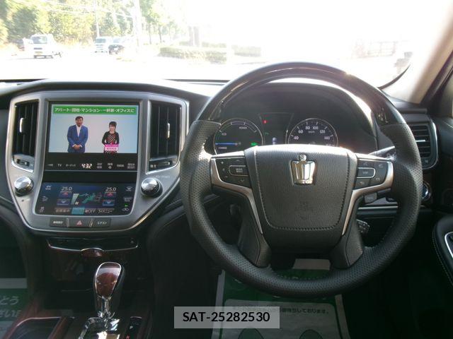 Toyota CROWN SEDAN 2015-05 8666004-23