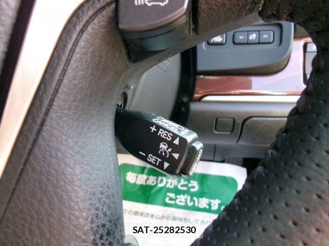 Toyota CROWN SEDAN 2015-05 8666004-25
