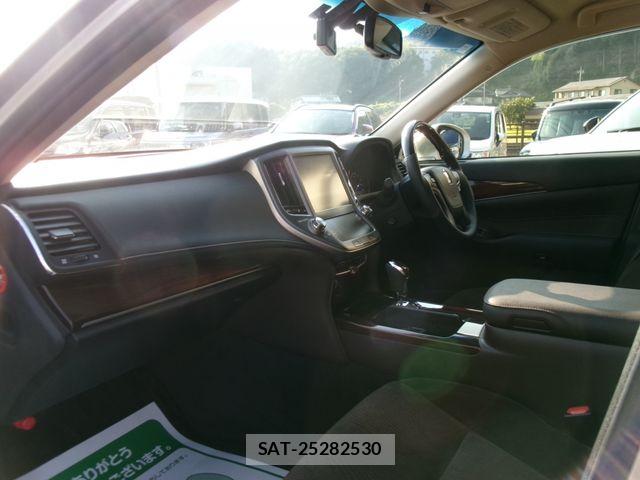 Toyota CROWN SEDAN 2015-05 8666004-27
