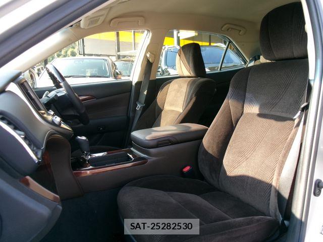 Toyota CROWN SEDAN 2015-05 8666004-28
