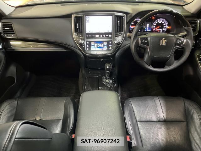 Toyota CROWN SEDAN 2013-08 8658567-1