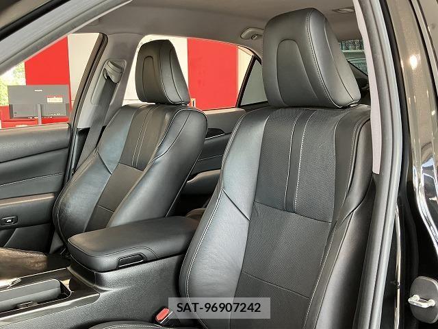 Toyota CROWN SEDAN 2013-08 8658567-28