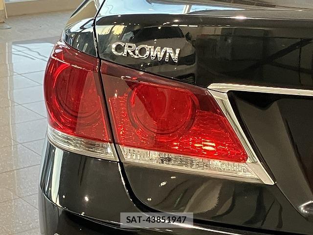 Toyota CROWN SEDAN 2013-02 8658569-24