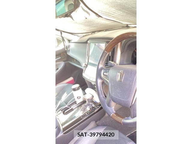 Toyota CROWN SEDAN 2017-11 8658579-15