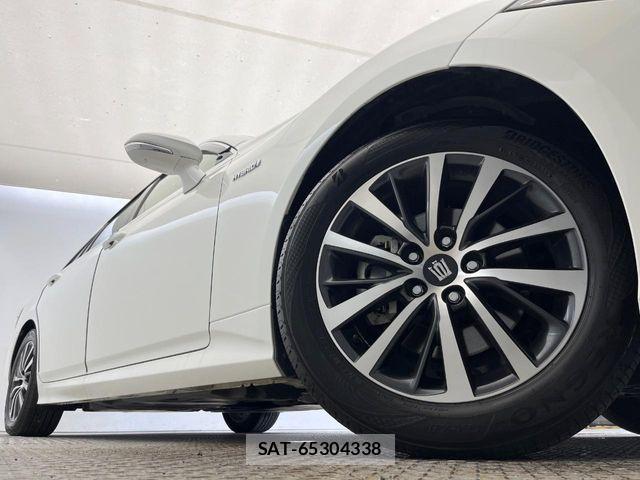Toyota CROWN SEDAN 2018-06 8665997-13