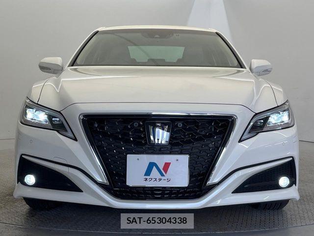 Toyota CROWN SEDAN 2018-06 8665997-14