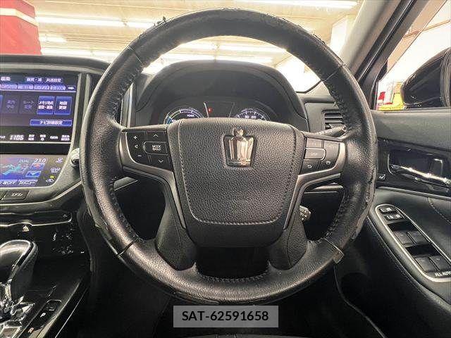 Toyota CROWN SEDAN 2013-08 8658573-10