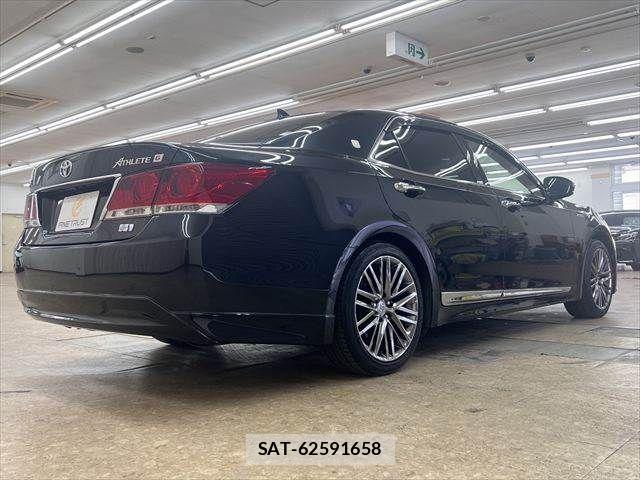 Toyota CROWN SEDAN 2013-08 8658573-18
