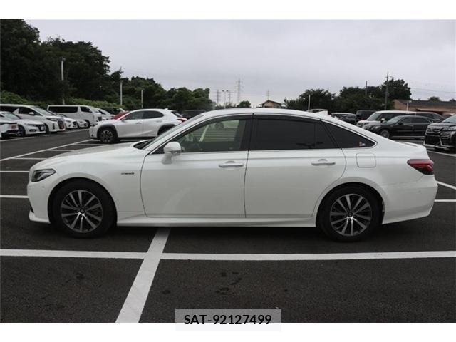 Toyota CROWN SEDAN 2018-06 8658568-10