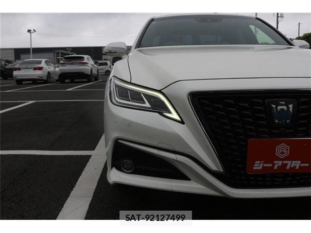 Toyota CROWN SEDAN 2018-06 8658568-24