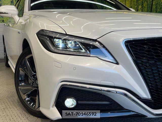 Toyota CROWN SEDAN 2018-08 8665996-11