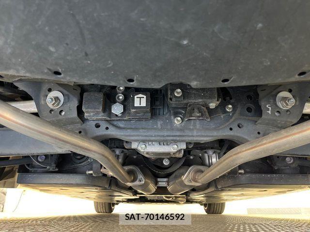 Toyota CROWN SEDAN 2018-08 8665996-18