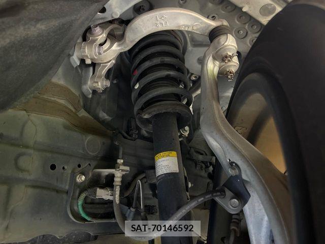 Toyota CROWN SEDAN 2018-08 8665996-19