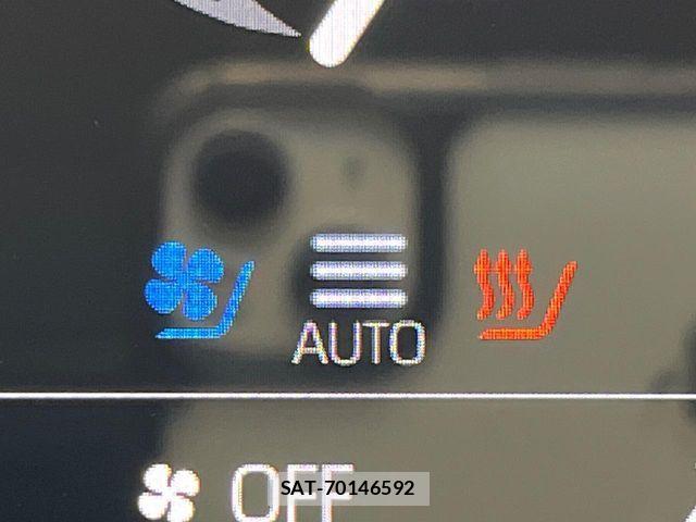 Toyota CROWN SEDAN 2018-08 8665996-5
