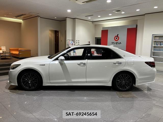 Toyota CROWN SEDAN 2015-07 8658570-13