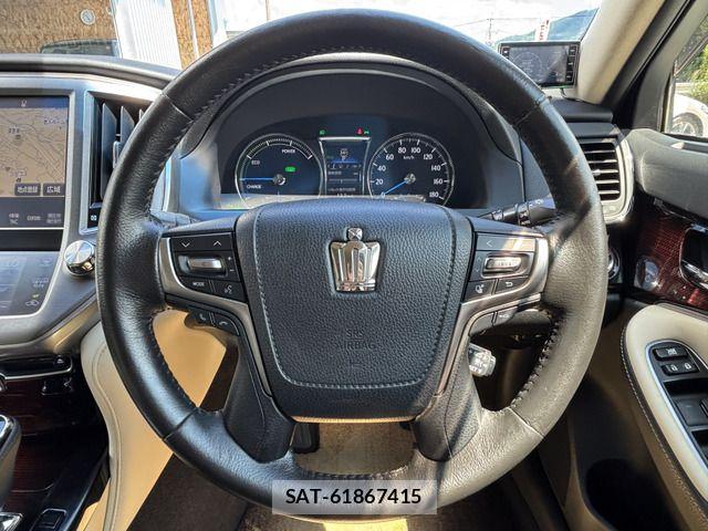 Toyota CROWN SEDAN 2015-11 8658576-2