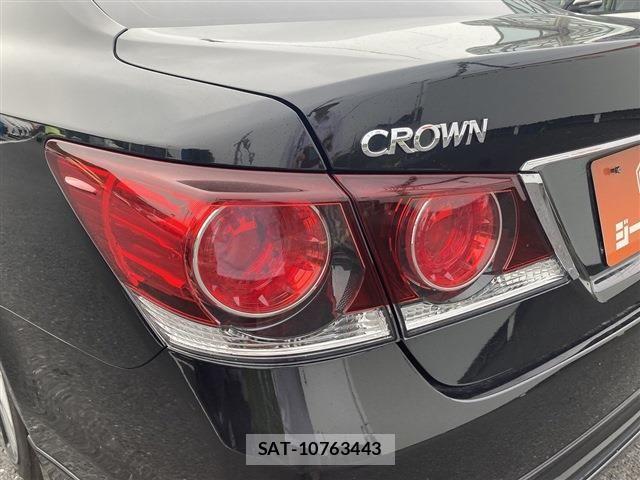 Toyota CROWN SEDAN 2016-02 8658581-19