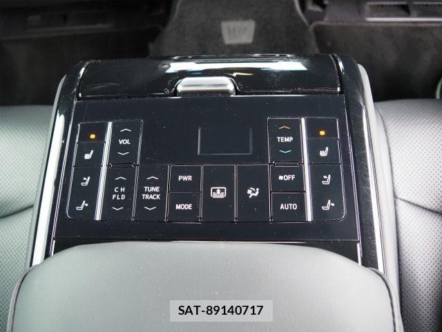 Toyota CROWN SEDAN 2021-08 8741359-12